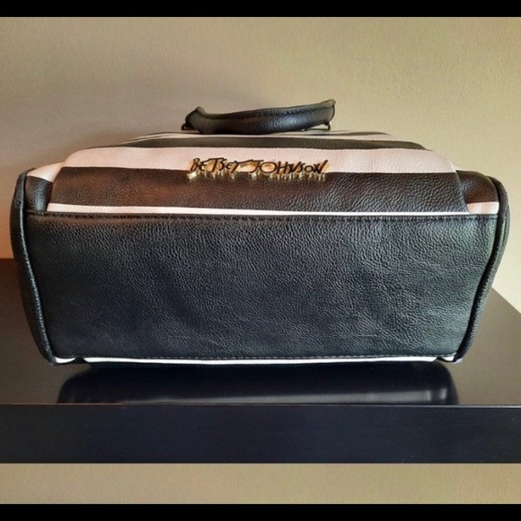Betsey Johnson Crossbody Bag - Picture 5 of 12